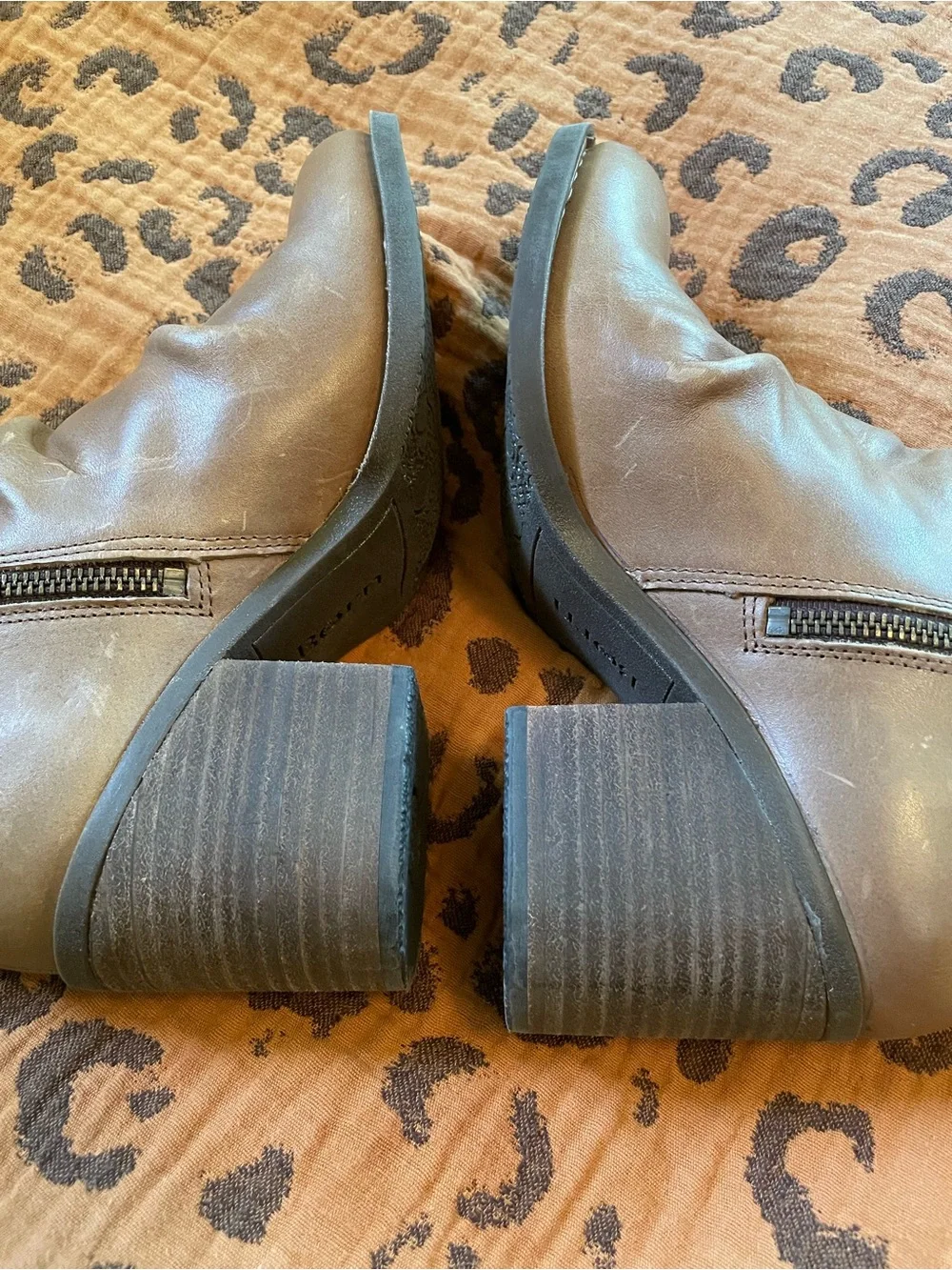Born Leather 2.5” Heel Ankle Boots Like New Size 8.5